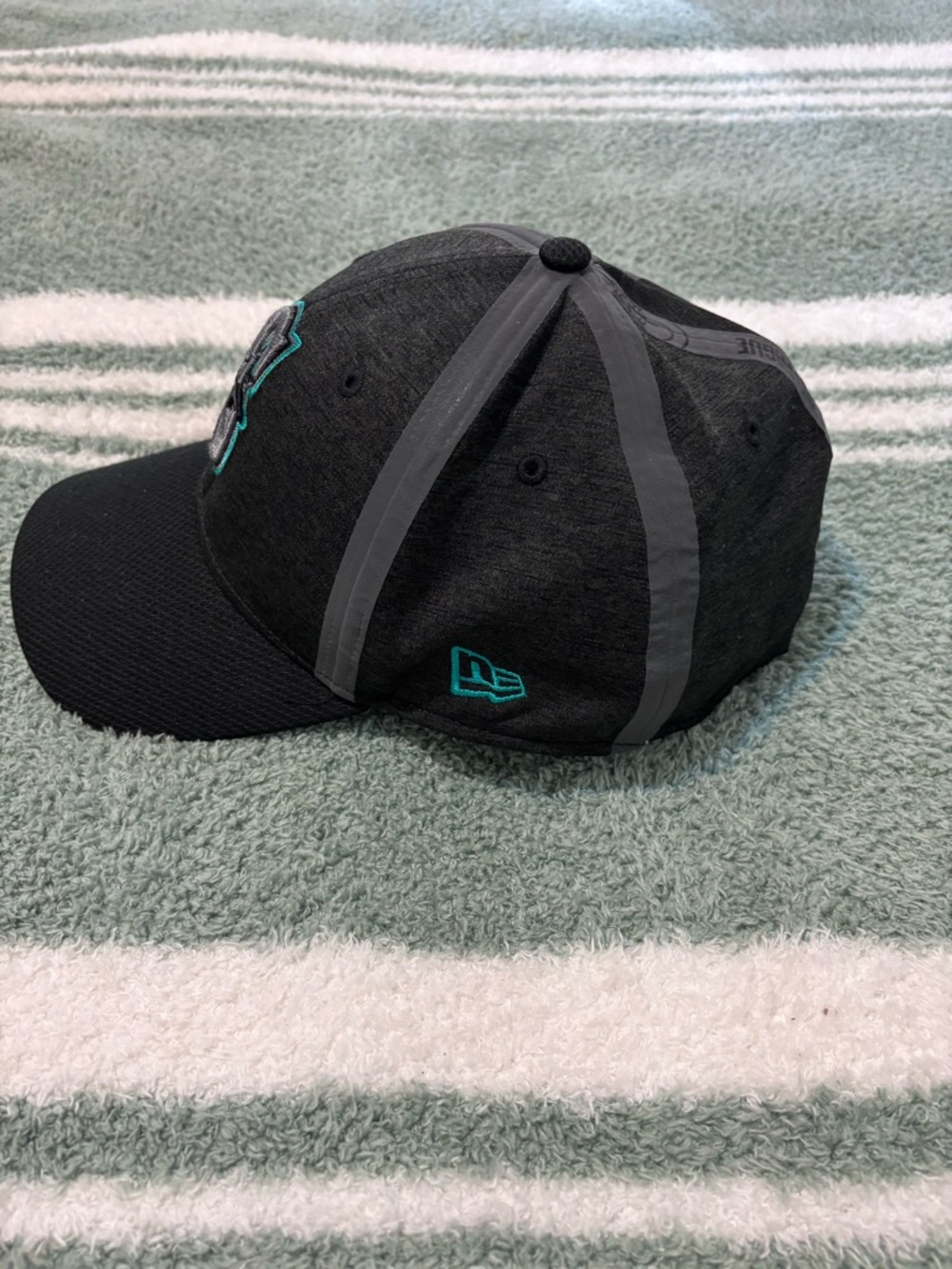 Mariners Cap Brushed Black and Gray Fitted Cap (Large - XLarge) - Picture 2 of 5